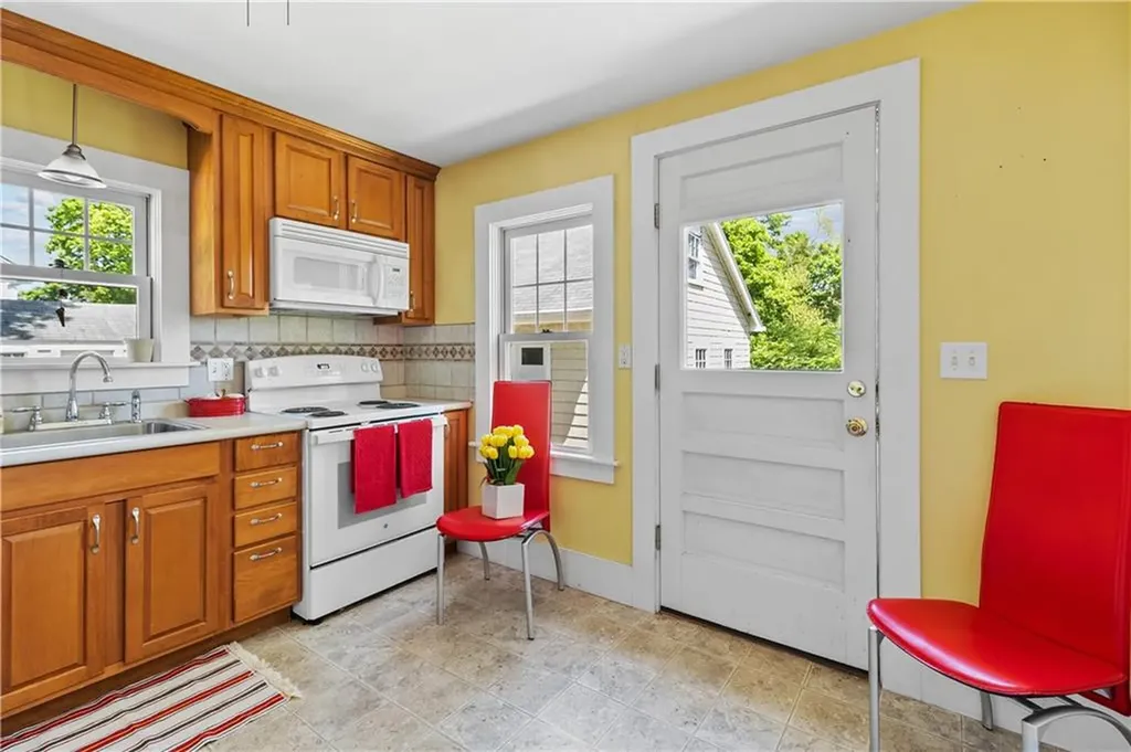 3691 Kingstown Road South Kingstown RI 02892