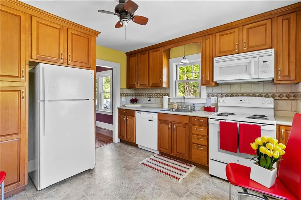 3691 Kingstown Road South Kingstown RI 02892