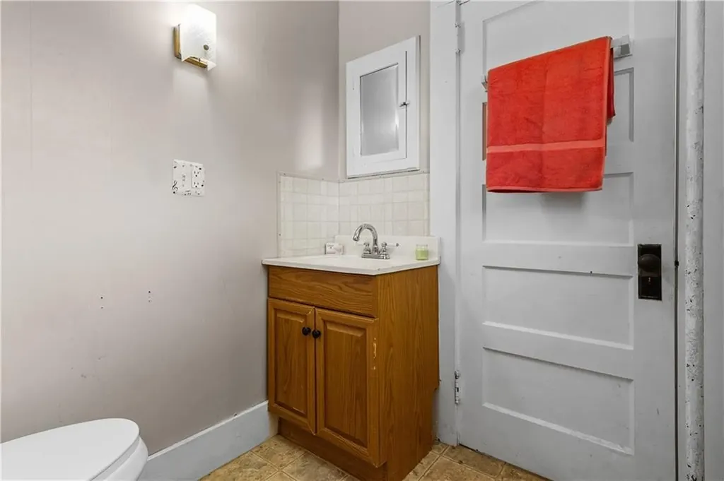 3691 Kingstown Road South Kingstown RI 02892