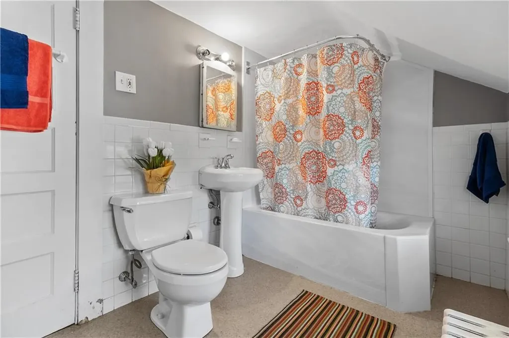 3691 Kingstown Road South Kingstown RI 02892