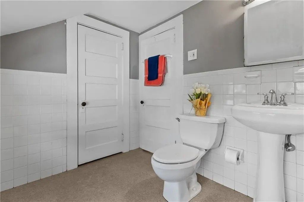 3691 Kingstown Road South Kingstown RI 02892