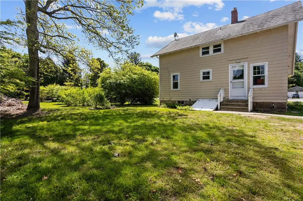 3691 Kingstown Road South Kingstown RI 02892
