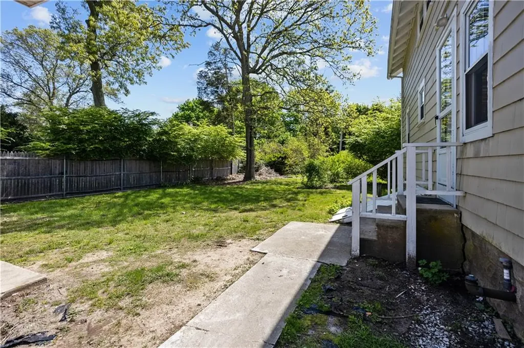 3691 Kingstown Road South Kingstown RI 02892