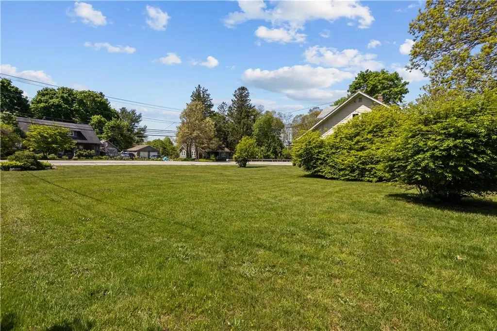 3691 Kingstown Road South Kingstown RI 02892