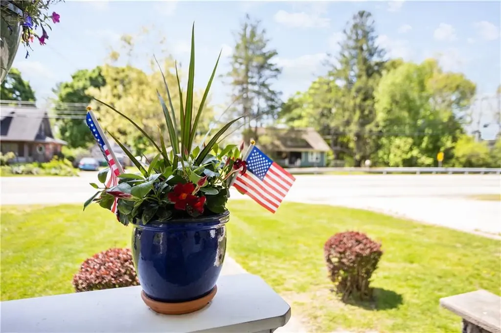 3691 Kingstown Road South Kingstown RI 02892