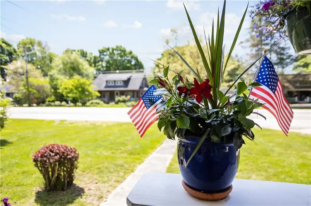 3691 Kingstown Road South Kingstown RI 02892