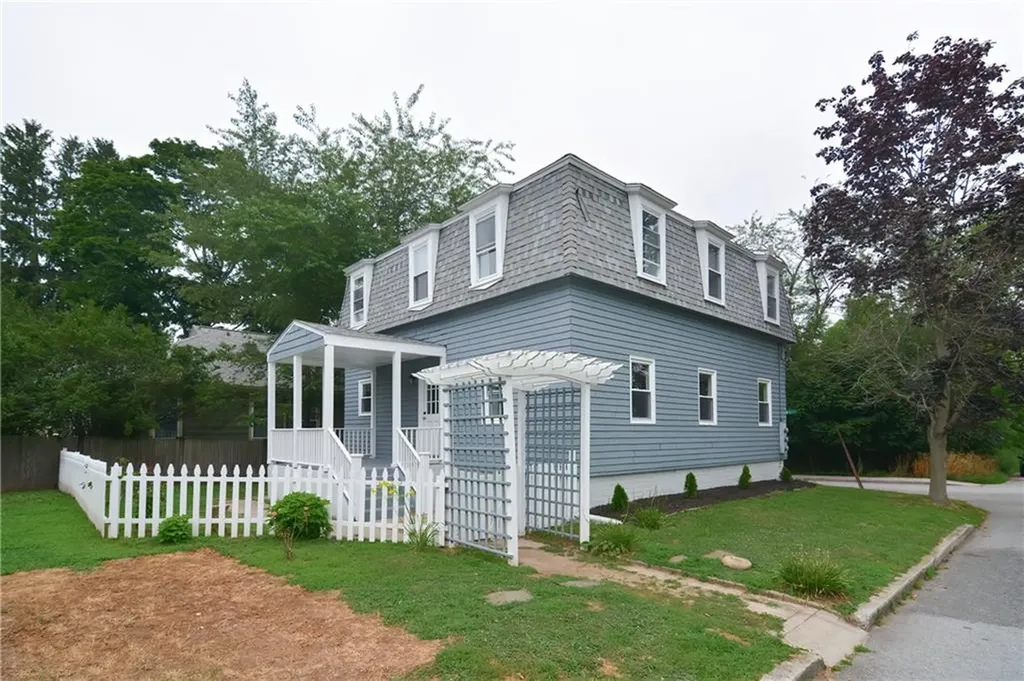 39 Sowamsett Avenue Warren RI 02885