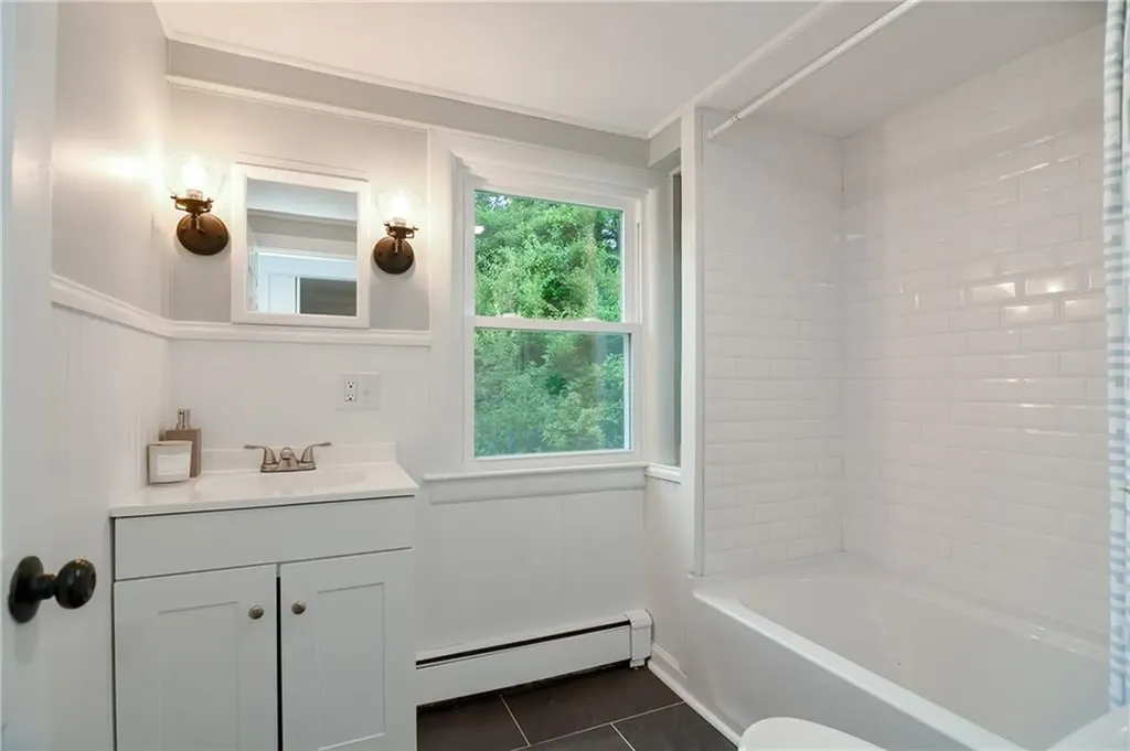 39 Sowamsett Avenue Warren RI 02885