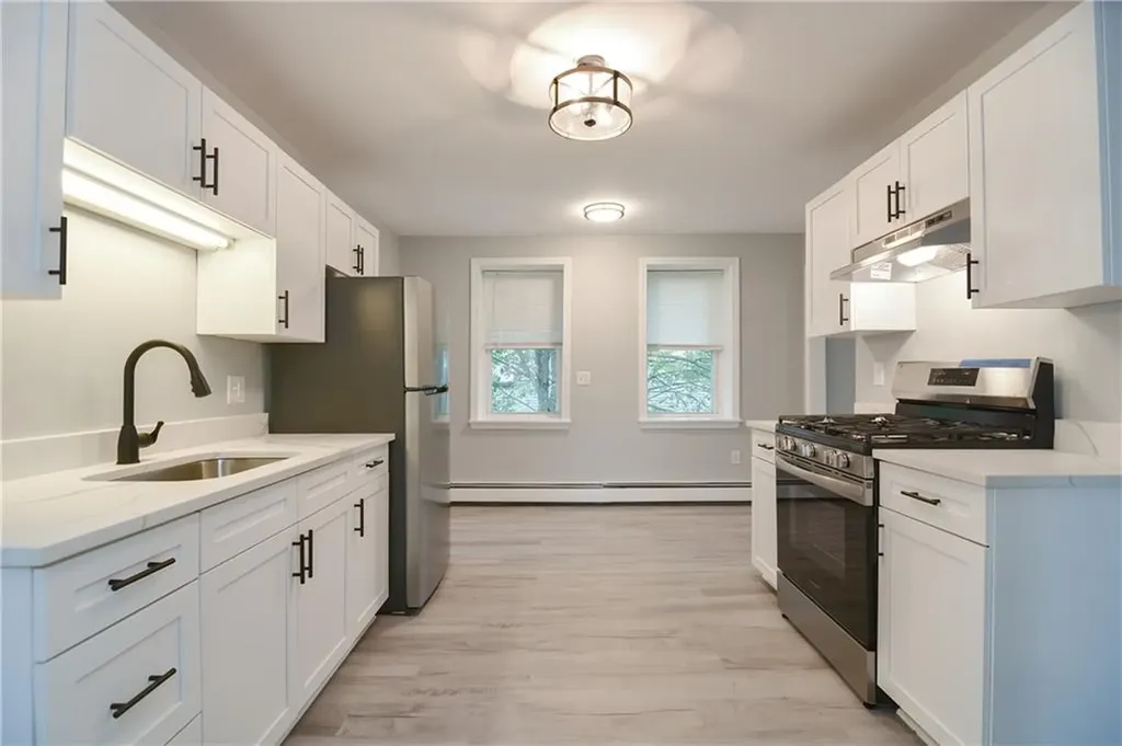 39 Sowamsett Avenue Warren RI 02885