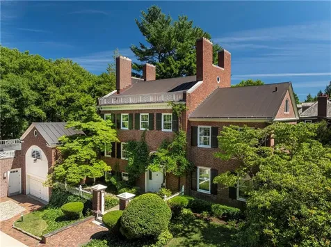 137 Grotto Avenue Providence RI 02906