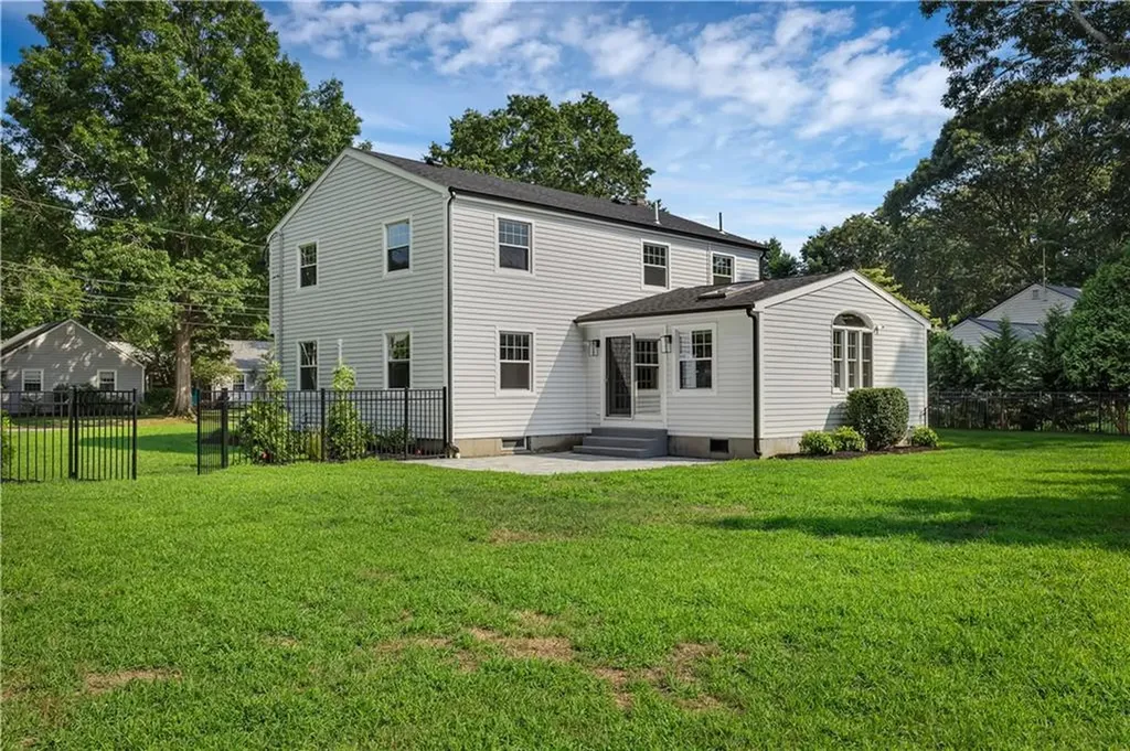 3 Tanglewood Drive Barrington RI 02806