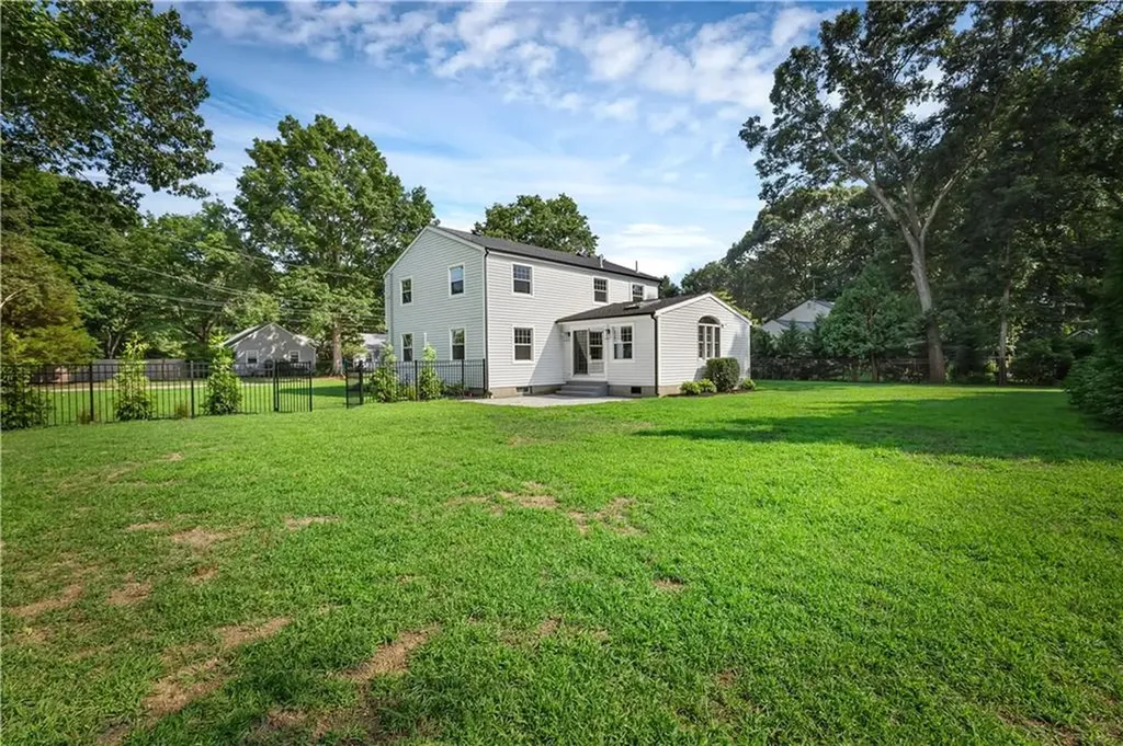 3 Tanglewood Drive Barrington RI 02806
