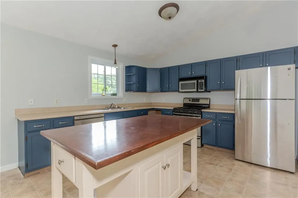 10 Haywood Road Coventry RI 02816