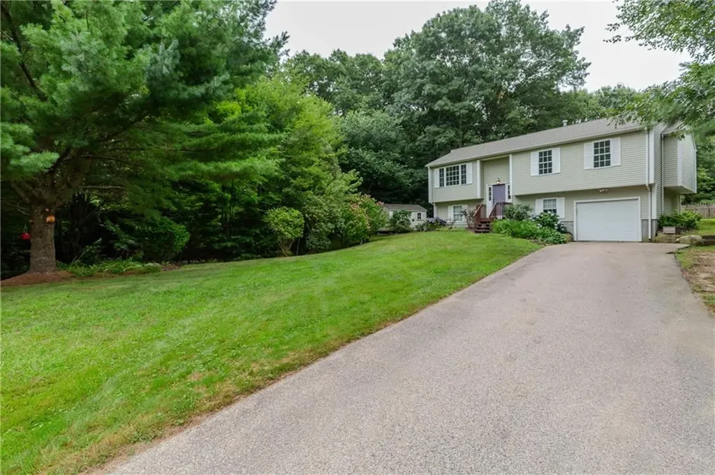 10 Haywood Road Coventry RI 02816