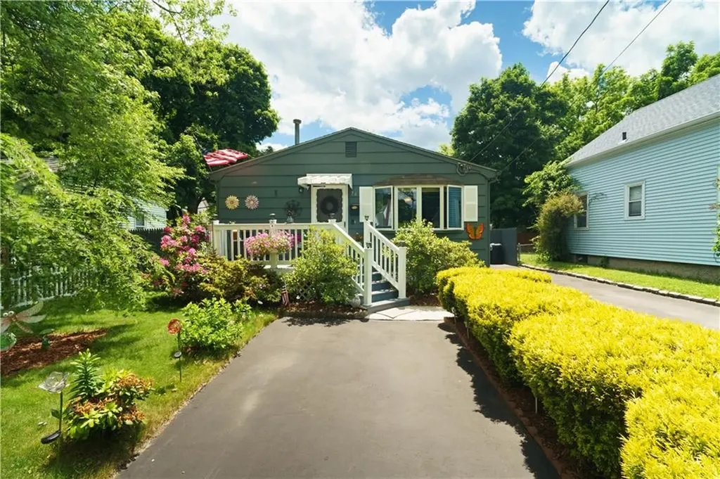 76 Vanderbilt Road Warwick RI 02886