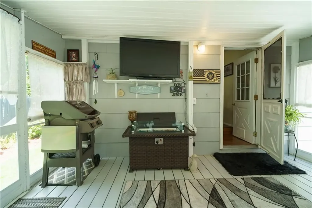 76 Vanderbilt Road Warwick RI 02886