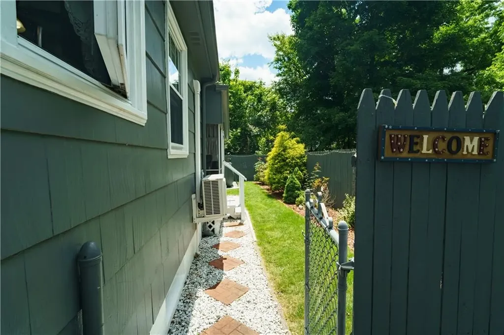 76 Vanderbilt Road Warwick RI 02886