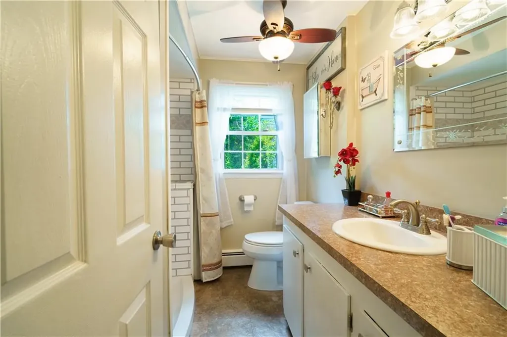 76 Vanderbilt Road Warwick RI 02886