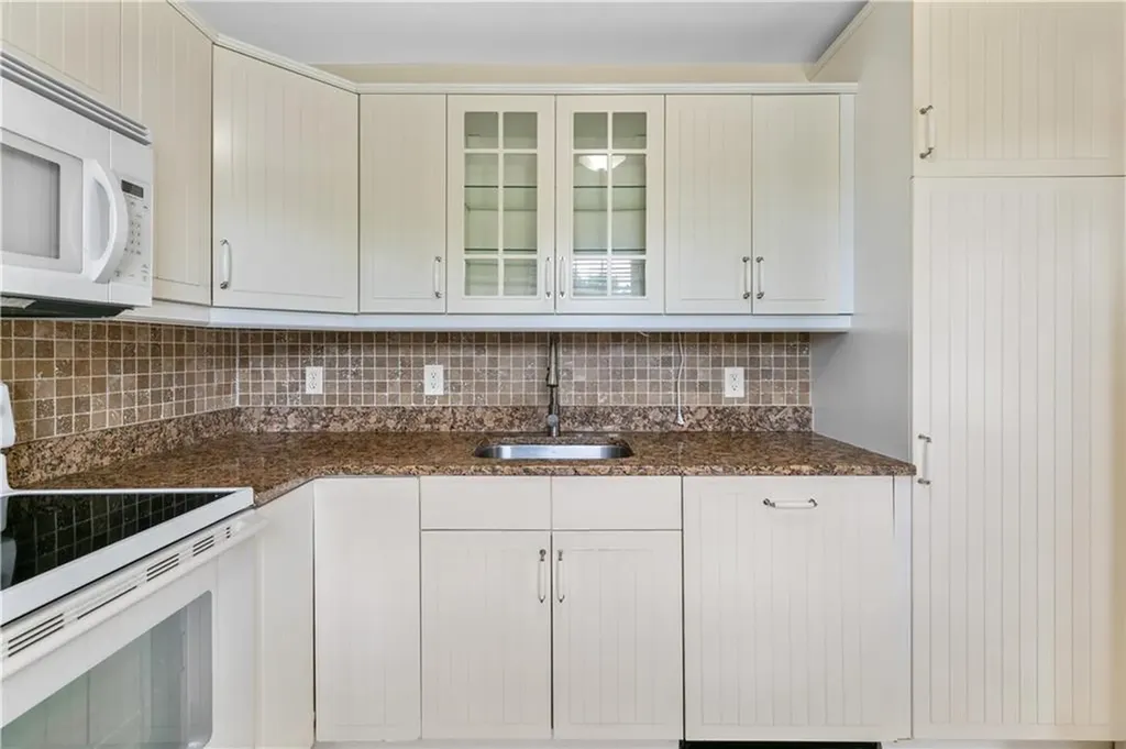 44 Greenway Drive Bristol RI 02809