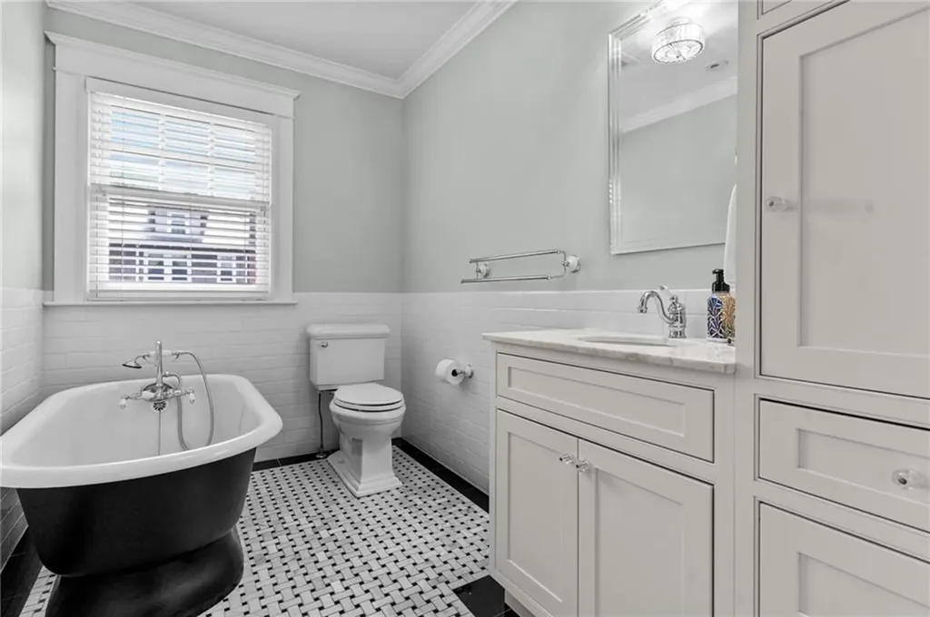 246 Gibbs Avenue Newport RI 02840