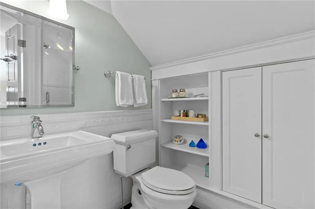 246 Gibbs Avenue Newport RI 02840
