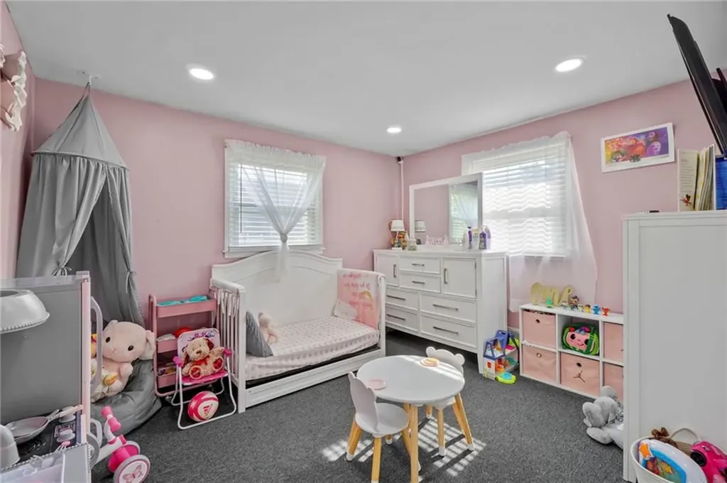 8 Pommenville Street Pawtucket RI 02861