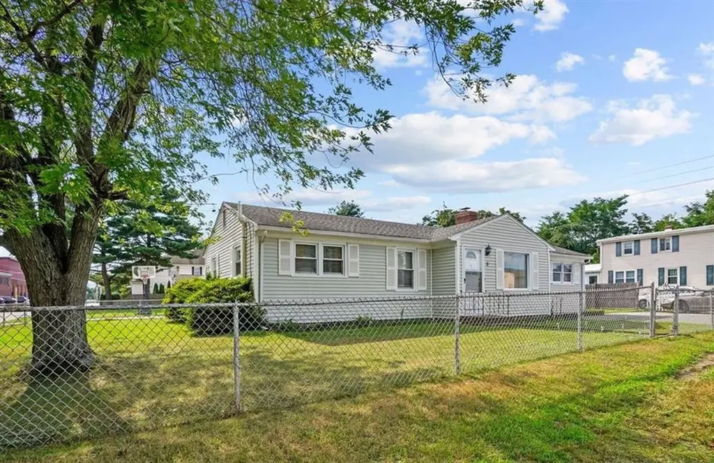 8 Pommenville Street Pawtucket RI 02861