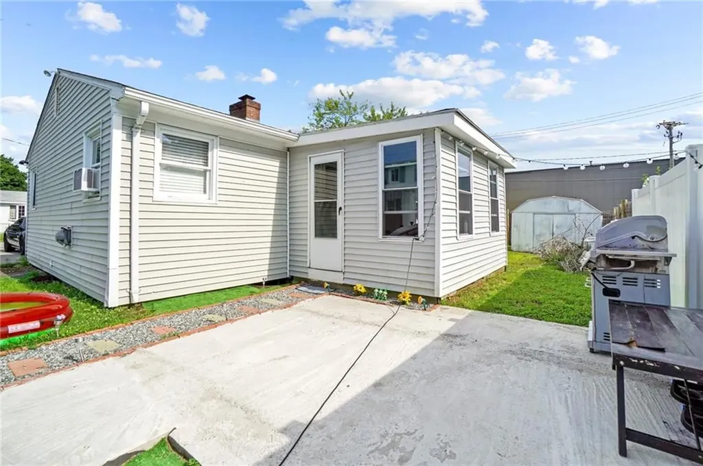 8 Pommenville Street Pawtucket RI 02861