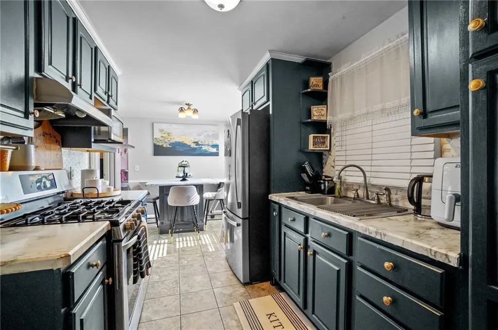 8 Pommenville Street Pawtucket RI 02861