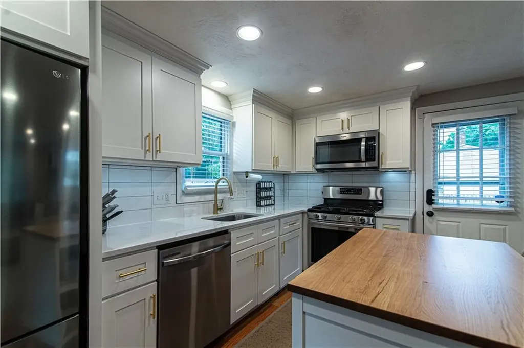 11 Beeckman Avenue Cranston RI 02920