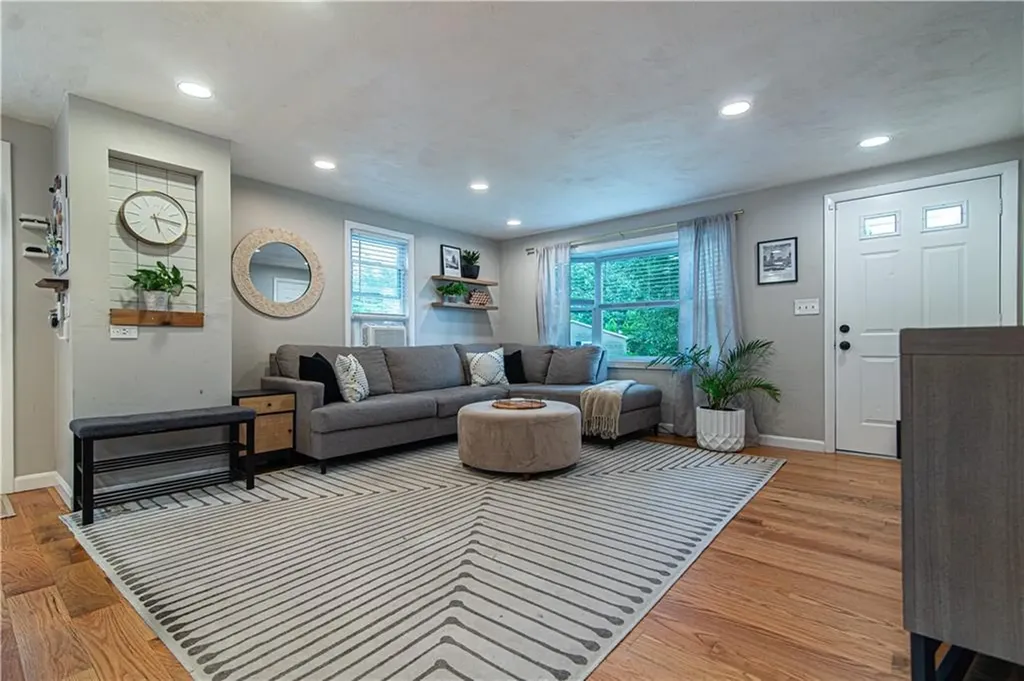 11 Beeckman Avenue Cranston RI 02920