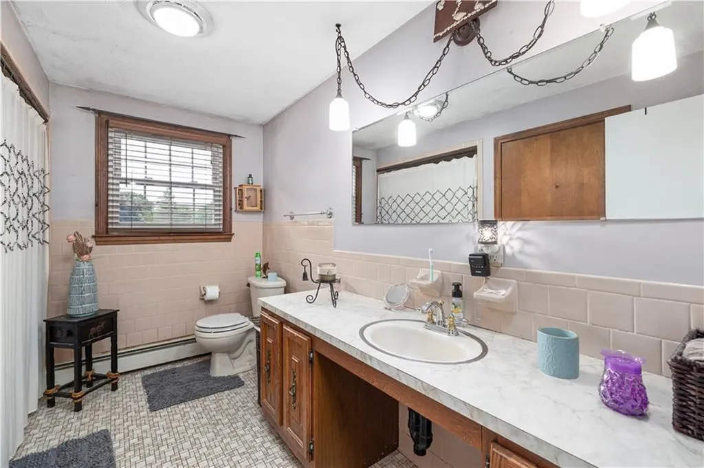 97 Wellington Avenue Warwick RI 02886