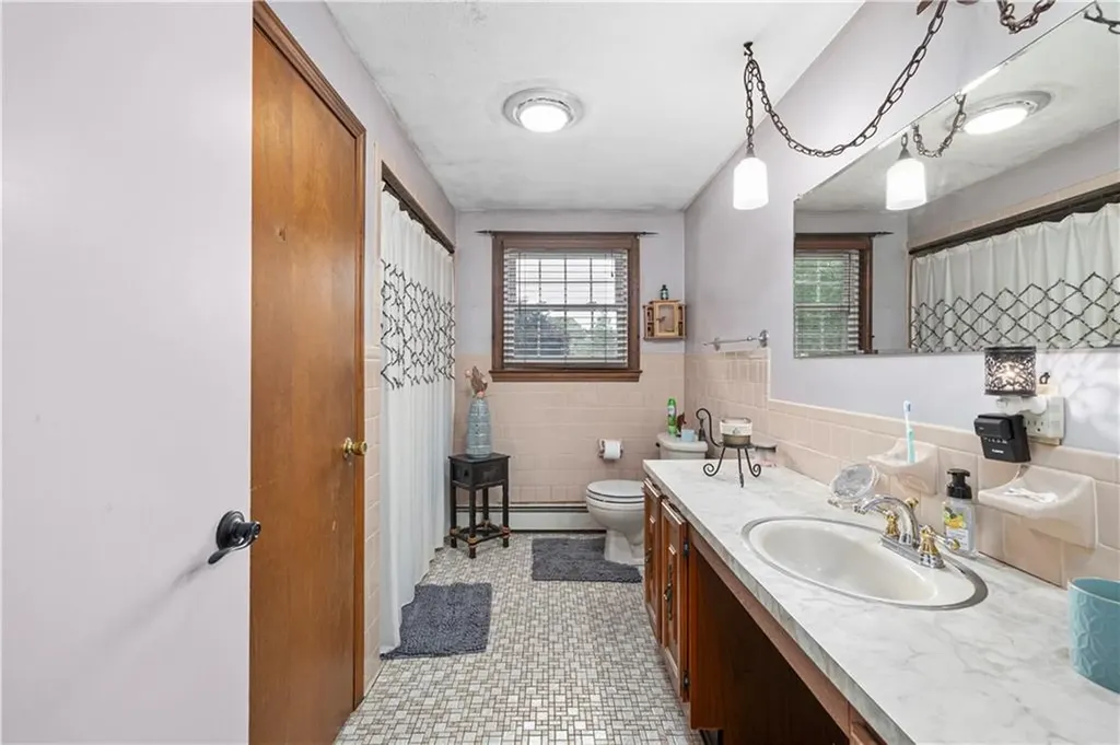 97 Wellington Avenue Warwick RI 02886