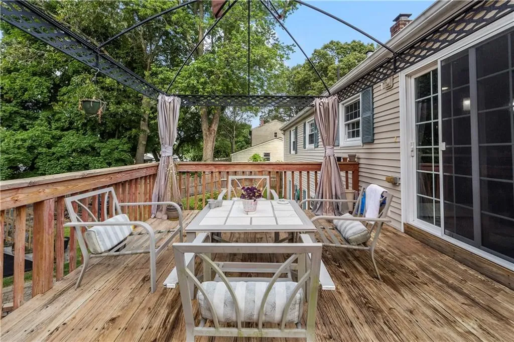 97 Wellington Avenue Warwick RI 02886