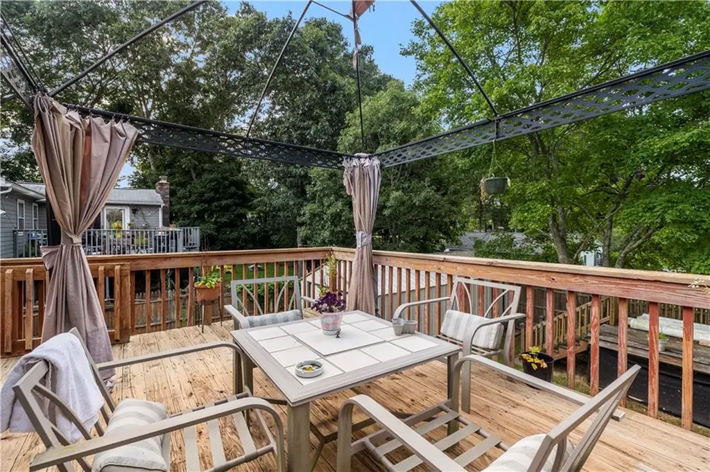 97 Wellington Avenue Warwick RI 02886