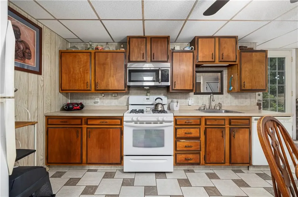 97 Wellington Avenue Warwick RI 02886