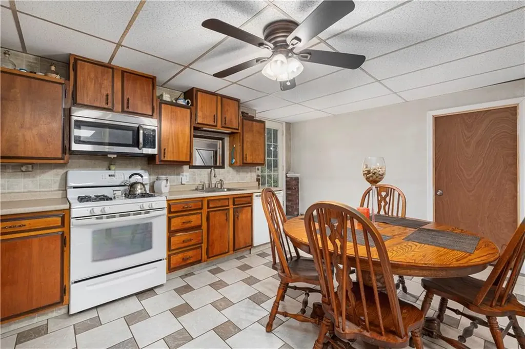 97 Wellington Avenue Warwick RI 02886