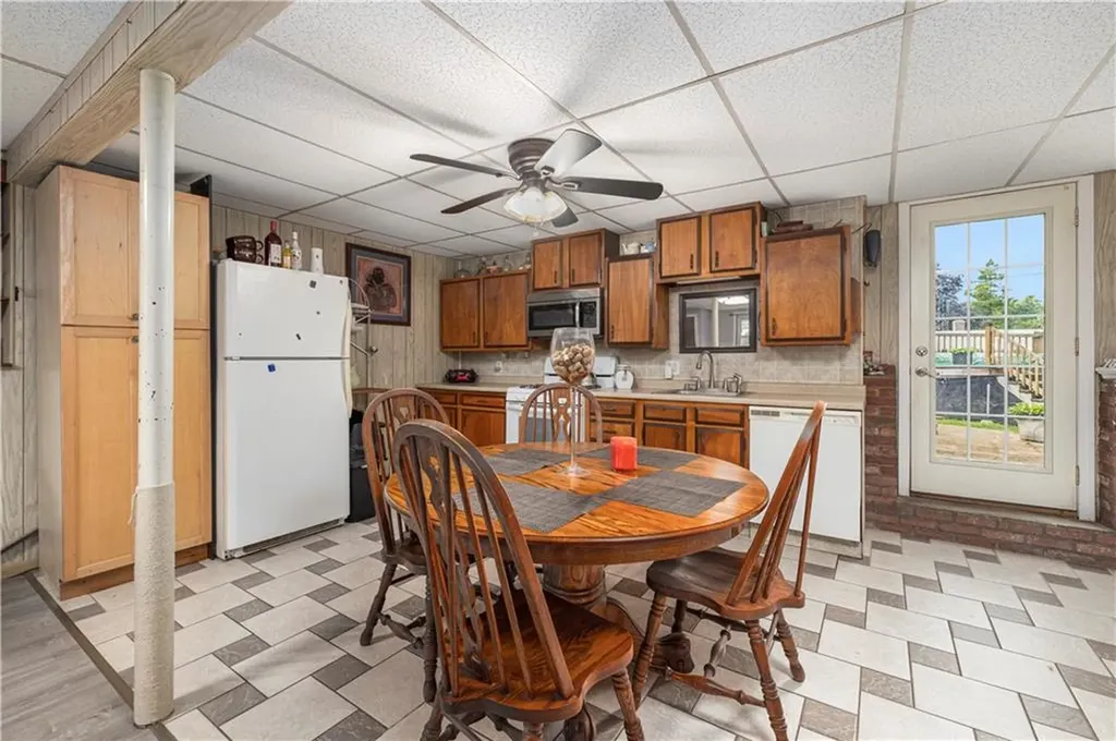97 Wellington Avenue Warwick RI 02886