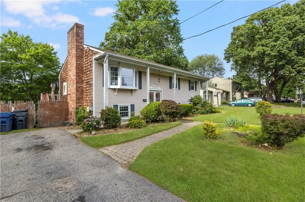 97 Wellington Avenue Warwick RI 02886