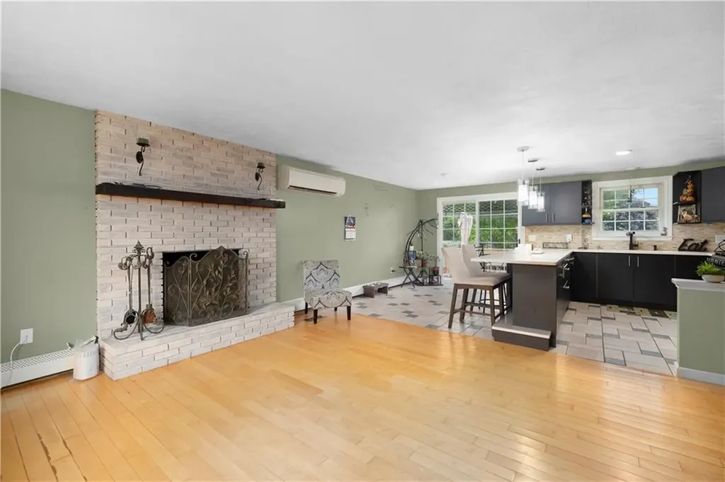 97 Wellington Avenue Warwick RI 02886