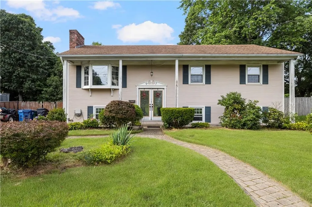 97 Wellington Avenue Warwick RI 02886