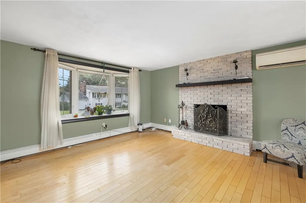97 Wellington Avenue Warwick RI 02886