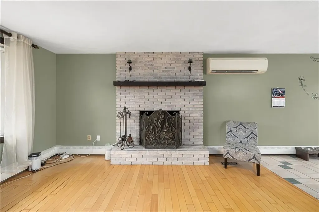 97 Wellington Avenue Warwick RI 02886