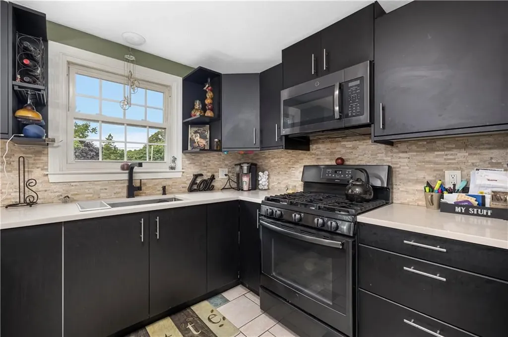 97 Wellington Avenue Warwick RI 02886
