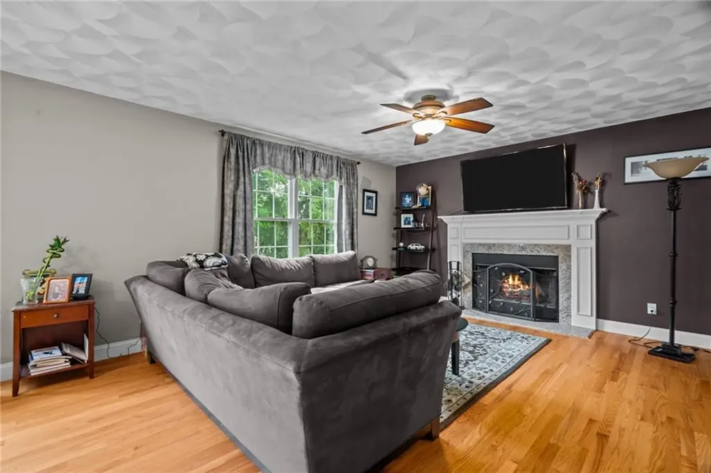 321 River Road Lincoln RI 02865