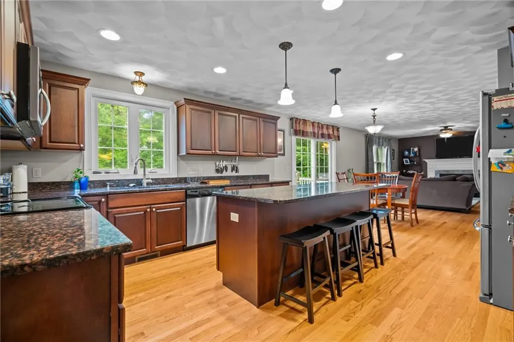 321 River Road Lincoln RI 02865