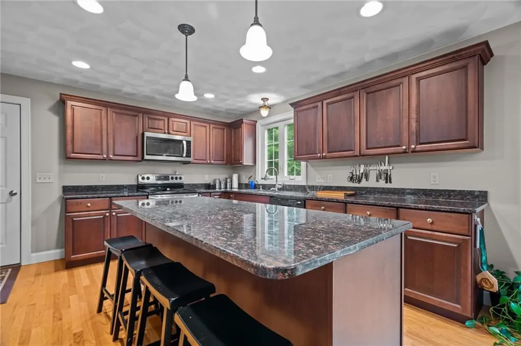321 River Road Lincoln RI 02865
