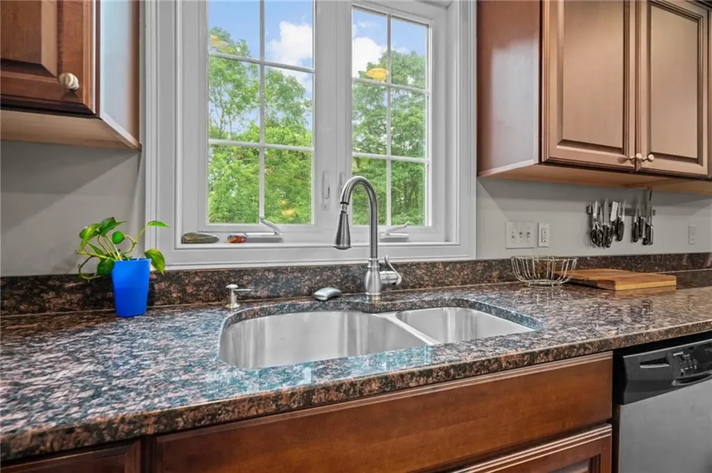 321 River Road Lincoln RI 02865