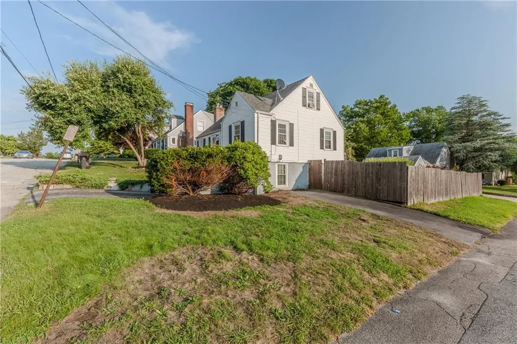 116 Fairfield Road Cranston RI 02910