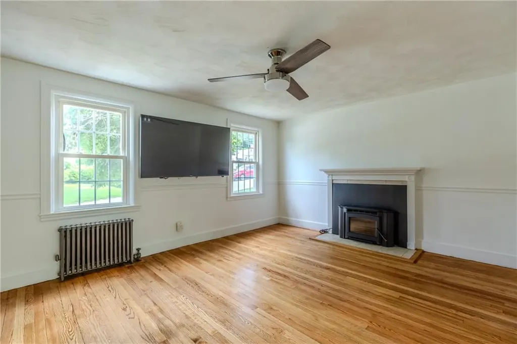 116 Fairfield Road Cranston RI 02910